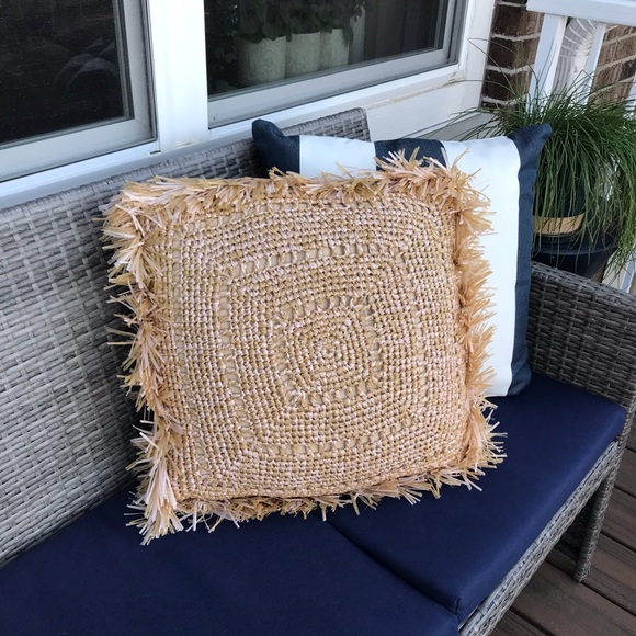 New Pottery Barn Classic Striped Indoor/Outdoor Pillow, NWT Blue Stripe Pillow - Picture 4 of 4